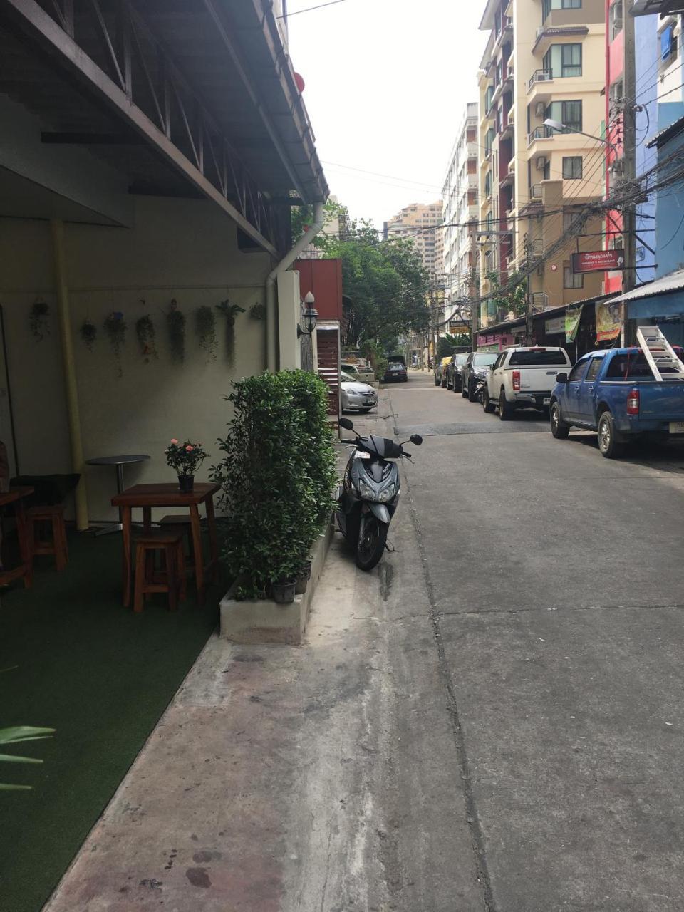 The Baan Nathong Vandrerhjem Bangkok Eksteriør bilde